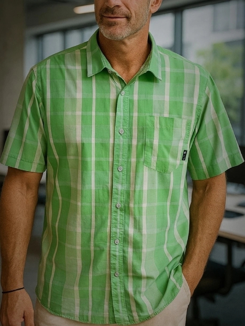 RColumbia Green and White Plaid Short-Sleeve Button-Down Shirt Large